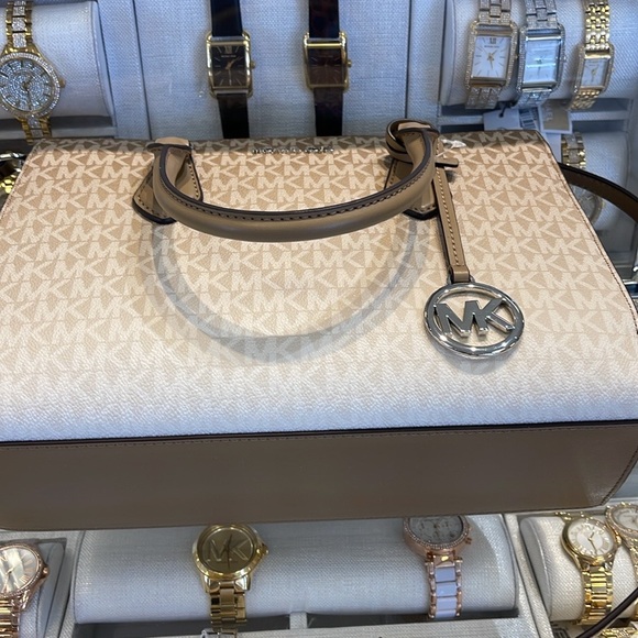 Michael Kors Sheila Medium Ombré Signature Logo Satchel
Husk
NWT - Picture 14 of 16